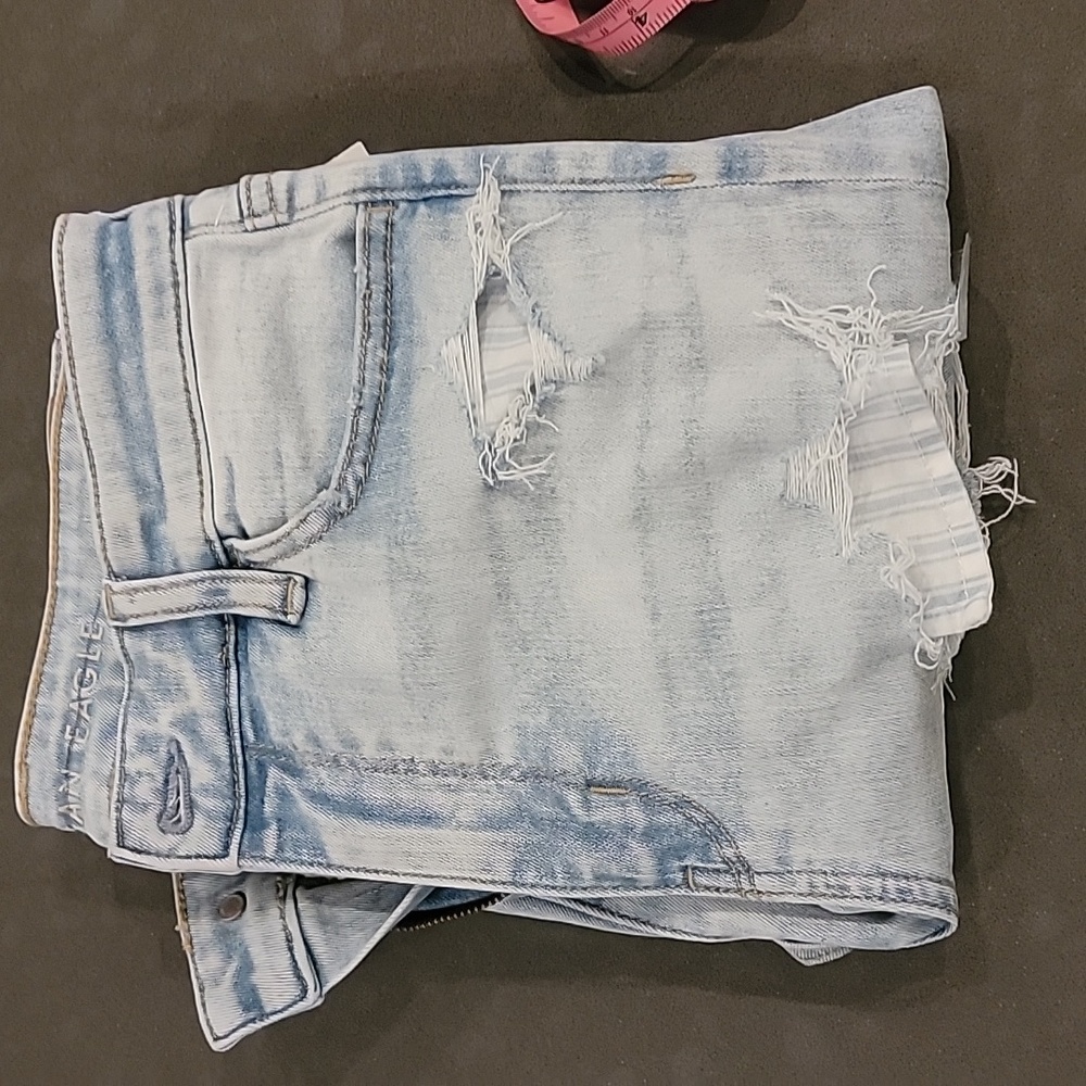 COPY - AMERICAN EAGLE DISTRESSED JEANS SIZE 10